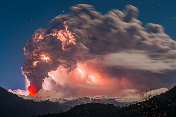 Beautiful Long Exposures Of An Erupting Volcano In Winter