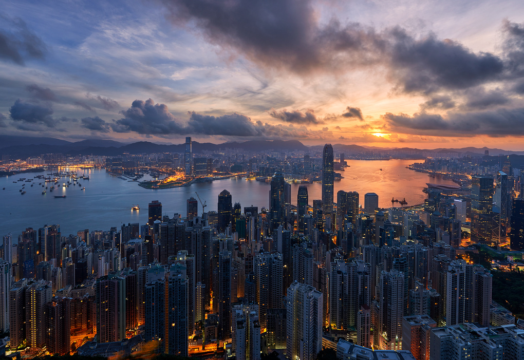 Learn Cityscape Photography, Astrophotography, and More | Elia Locardi & Fstoppers [REVIEW]