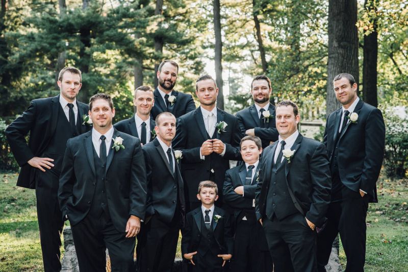 50 Photos to Take With Your Groomsmen | BridalGuide