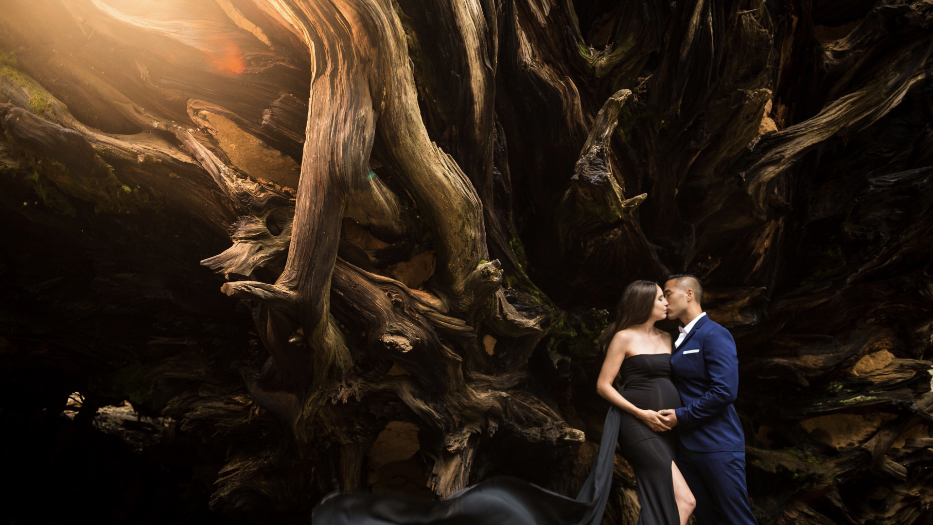 couple maternity photoshoot ideas in redwoods