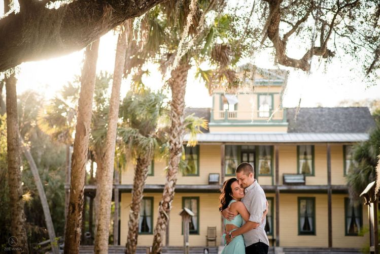 koreshan engagment photography locations building and trees