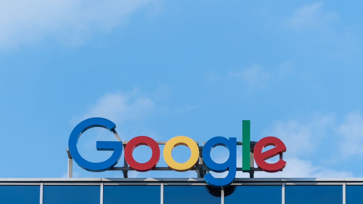 Google Images Adds "Licensable" Badge to Help Photographers Sell Their
