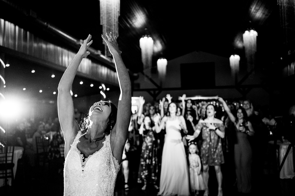 Essential Bouquet and Garter Toss Photography Tips