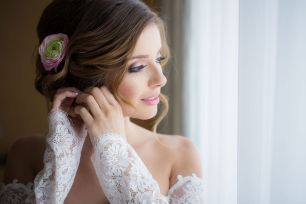 bridal portraits posing feature