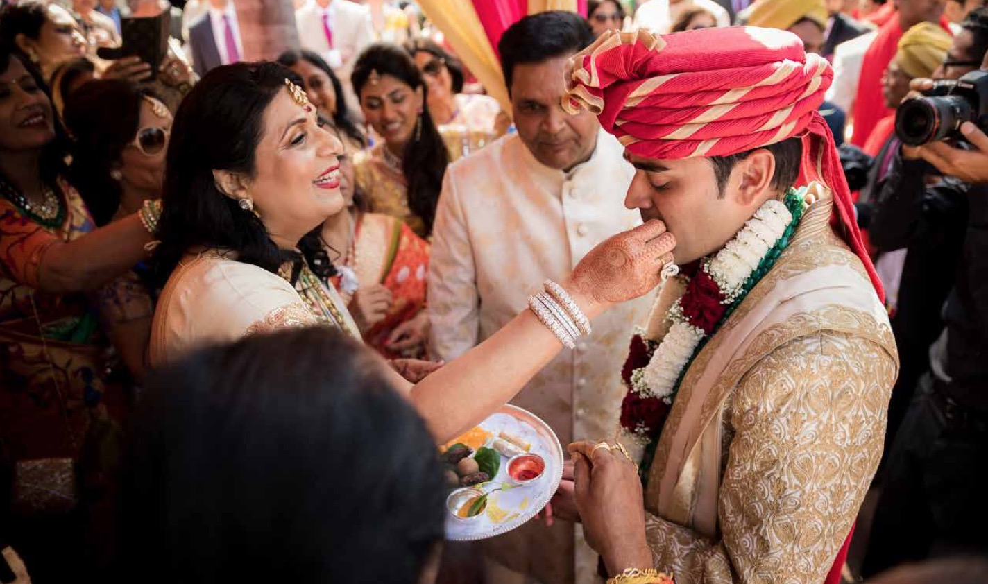 indian wedding photography hindu wedding ceremony milni 02