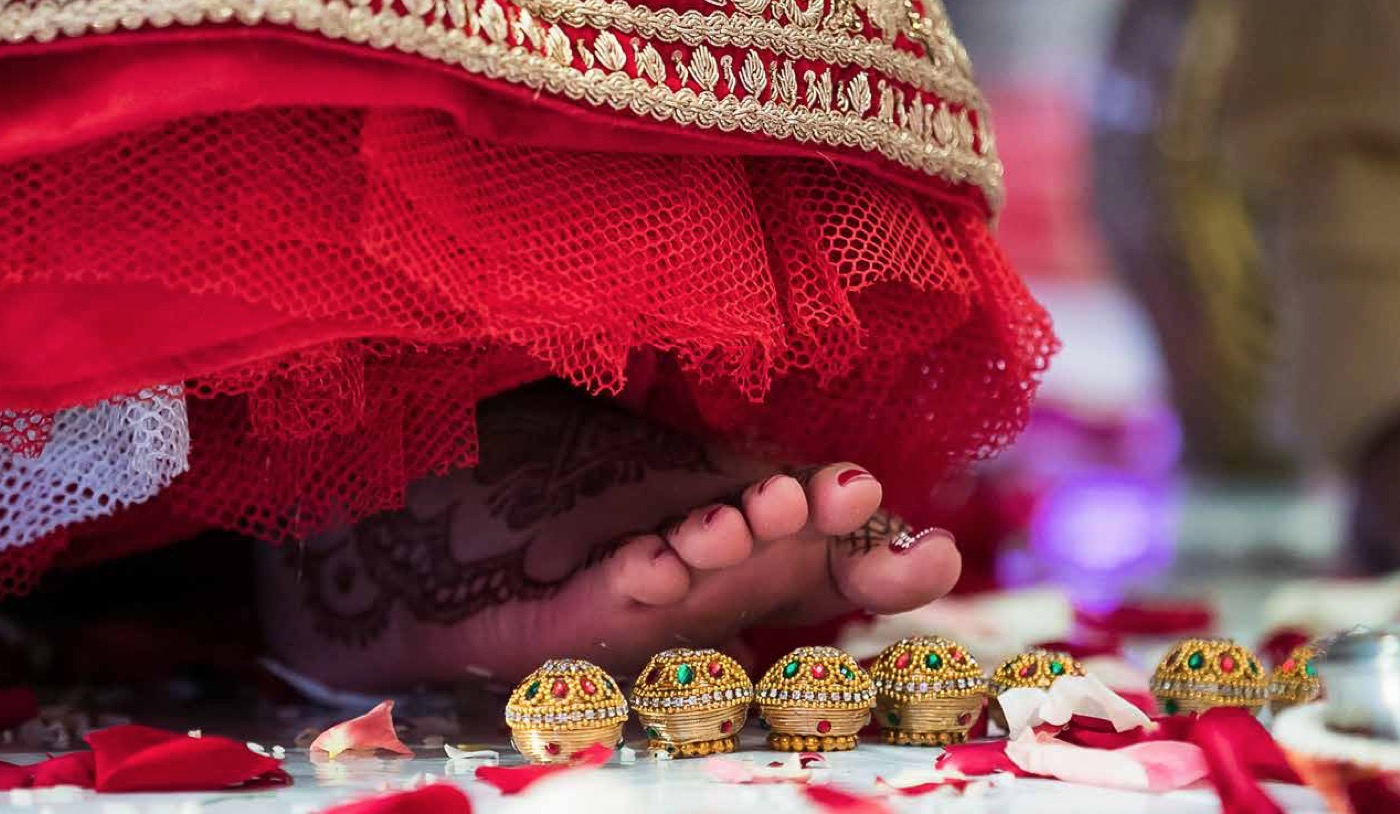 indian wedding photography hindu wedding ceremony saptapadi
