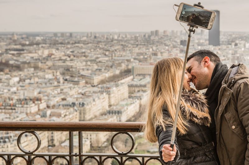 142 Young Couple Pose Holiday Selfie Stock Photos - Free & Royalty-Free  Stock Photos from Dreamstime