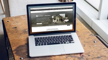 zno gallery laptop on table