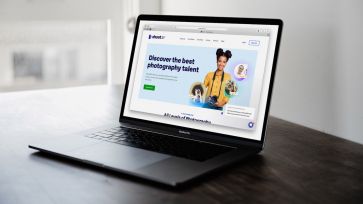 shootwithme review laptop on desk feature 1