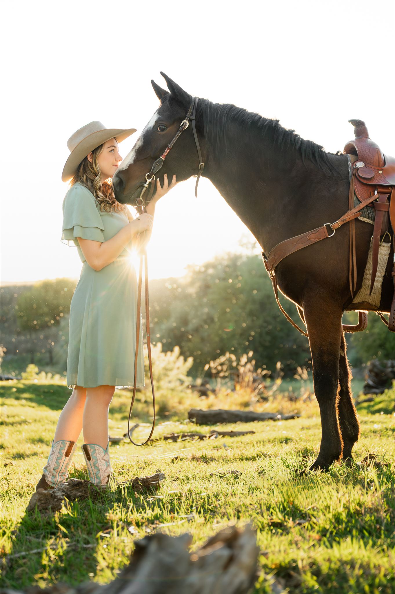 18 Senior Picture Ideas: A Complete Guide for Photographers and Seniors
