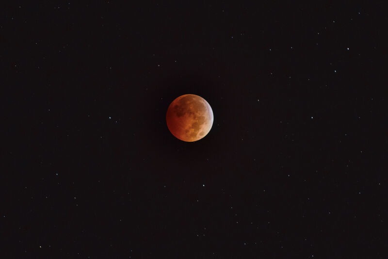 How To Photograph A Lunar Eclipse