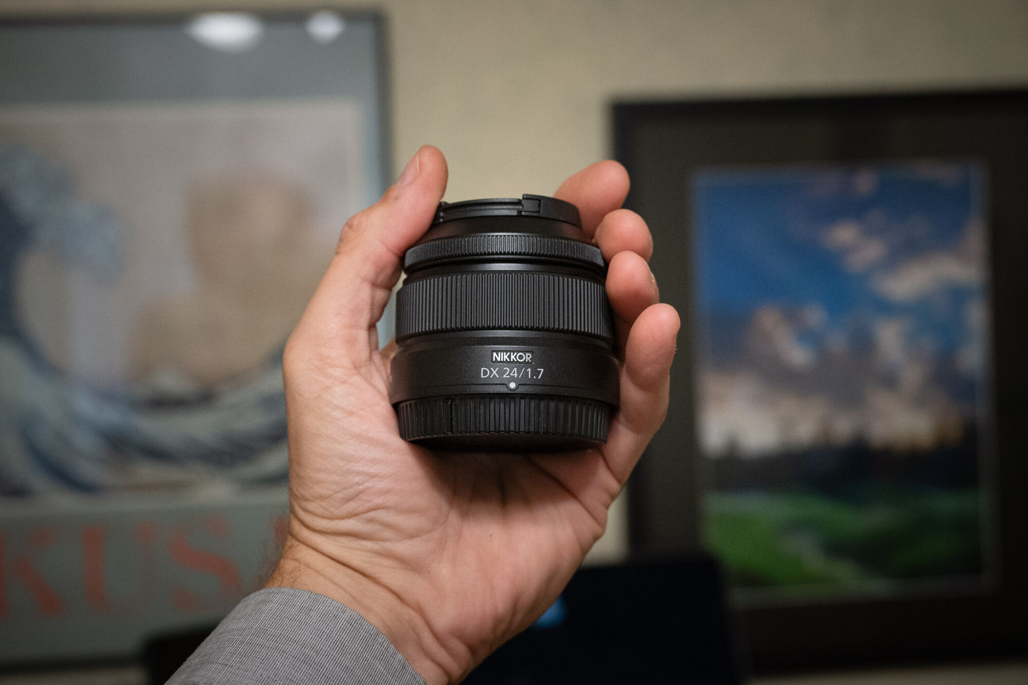 Nikon Z50 ボディと NIKKOR DX 24mm f/1.7 レンズ Nikon Z DX 24mm f/1.7 Review | A Classic 35mm Prime For Crop Sensors