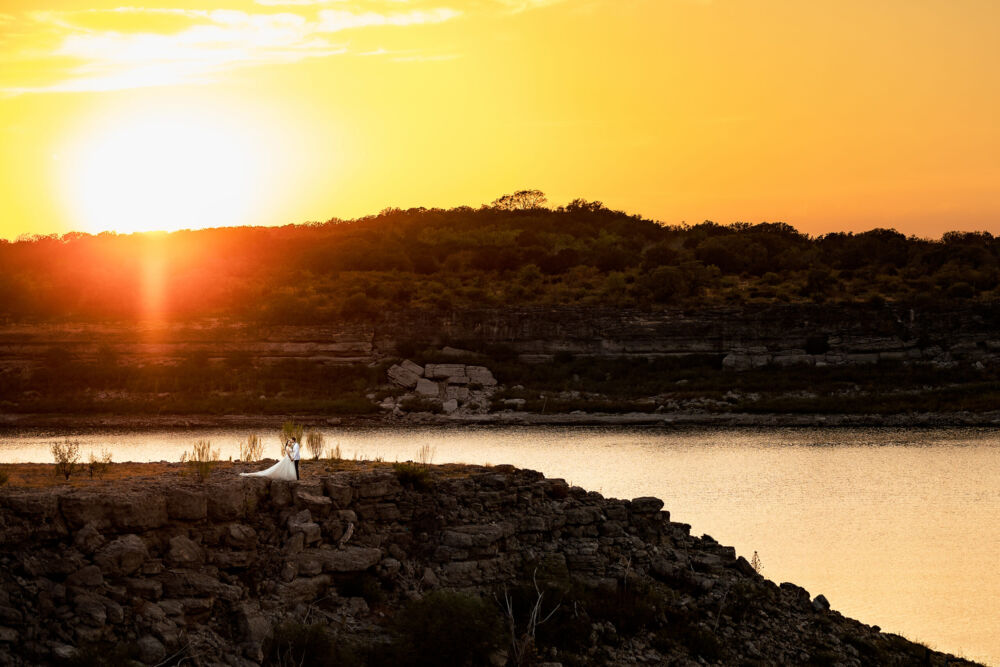 lake wedding photography epic environmental portrait example at golden hour