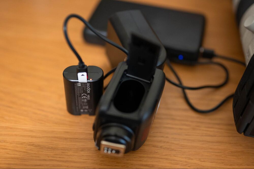 Batteries exposed for Godox V480 Review